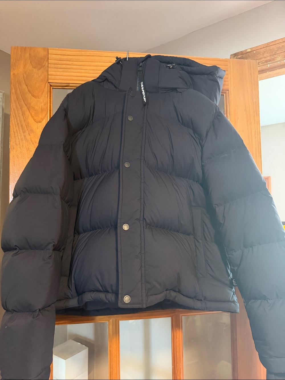 Woman- Aritzia Super Puff